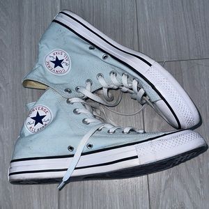 Converse high tops. Good conduction men’s size 8 women’s size 10.